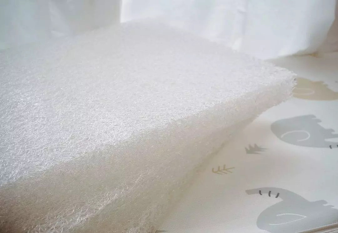 PAMABE POE 高分子彈性體 3D 透氣網狀結構,95% 高透氣率散熱,三段式切割設計,單片僅 800 公克方便全水洗清潔防護